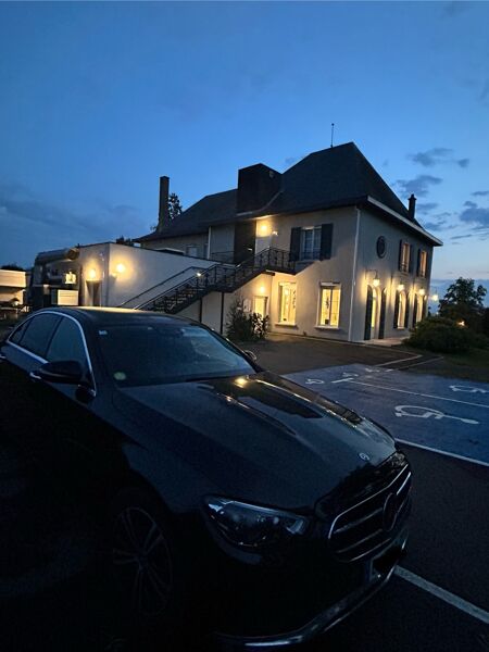 Une repas avec votre client VIP ou fournisseurs, une bonne bouteille et un chauffeur