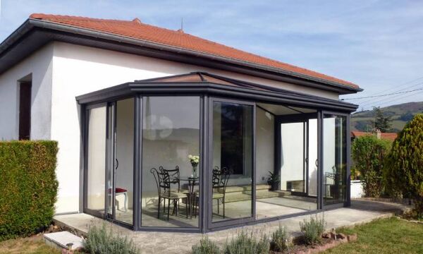 Installation de baies coulissantes en aluminium sur mesure à Digne-les-Bains