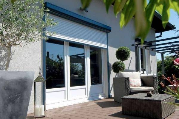 Installation de baies coulissantes en aluminium sur mesure à Digne-les-Bains