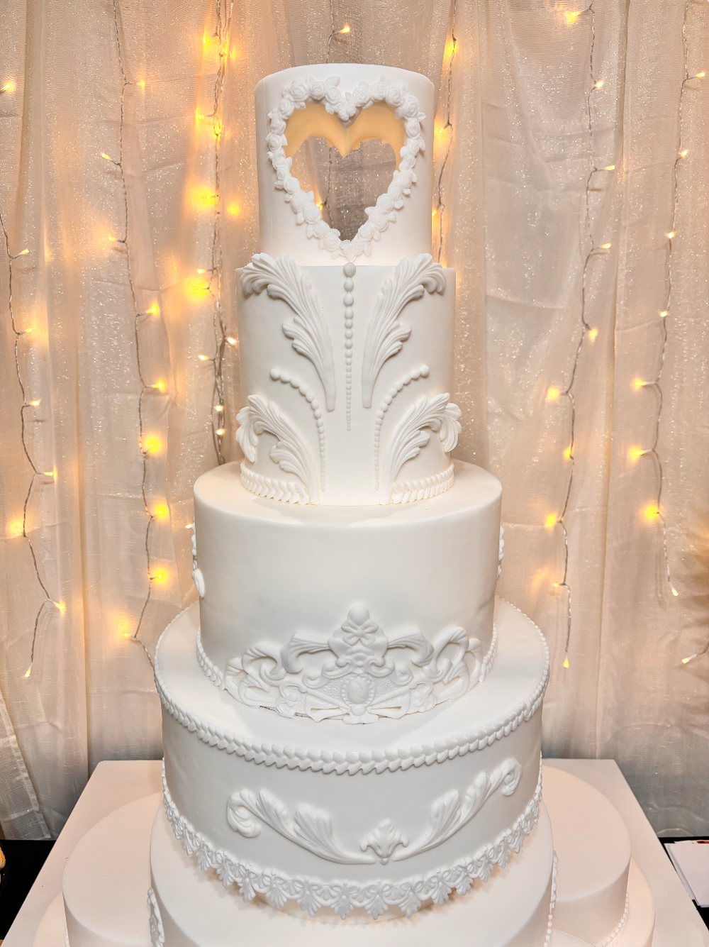 🤍 𝗦𝗔𝗟𝗢𝗡 𝗗𝗨 𝗠𝗔𝗥𝗜𝗔𝗚𝗘 𝟮𝟬𝟮𝟰 : Wedding cake luxe 🤍