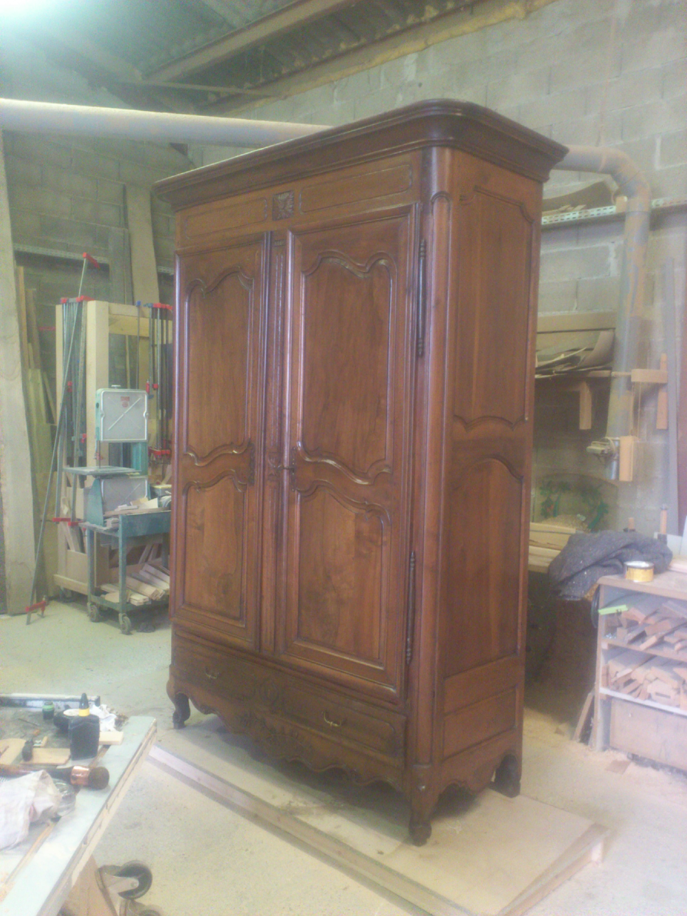 Restauration de meubles anciens