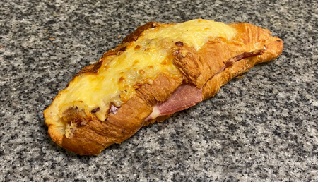 Croissant au jambon