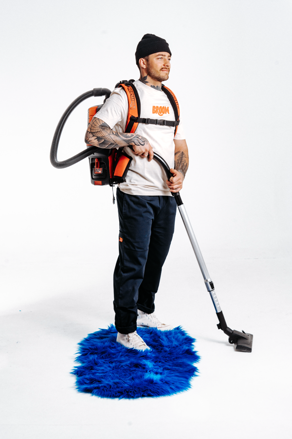 AU SERVICE DES PARTICULIERS ET DES PROFESSIONNELS