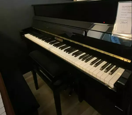 Piano HOHNER modèle HUP 110