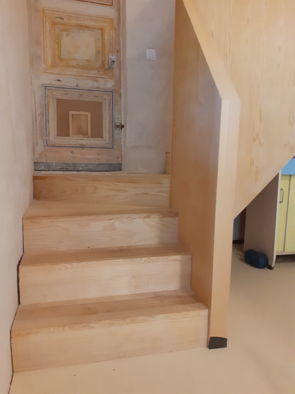 Escalier neuf frêne près d'Avallon