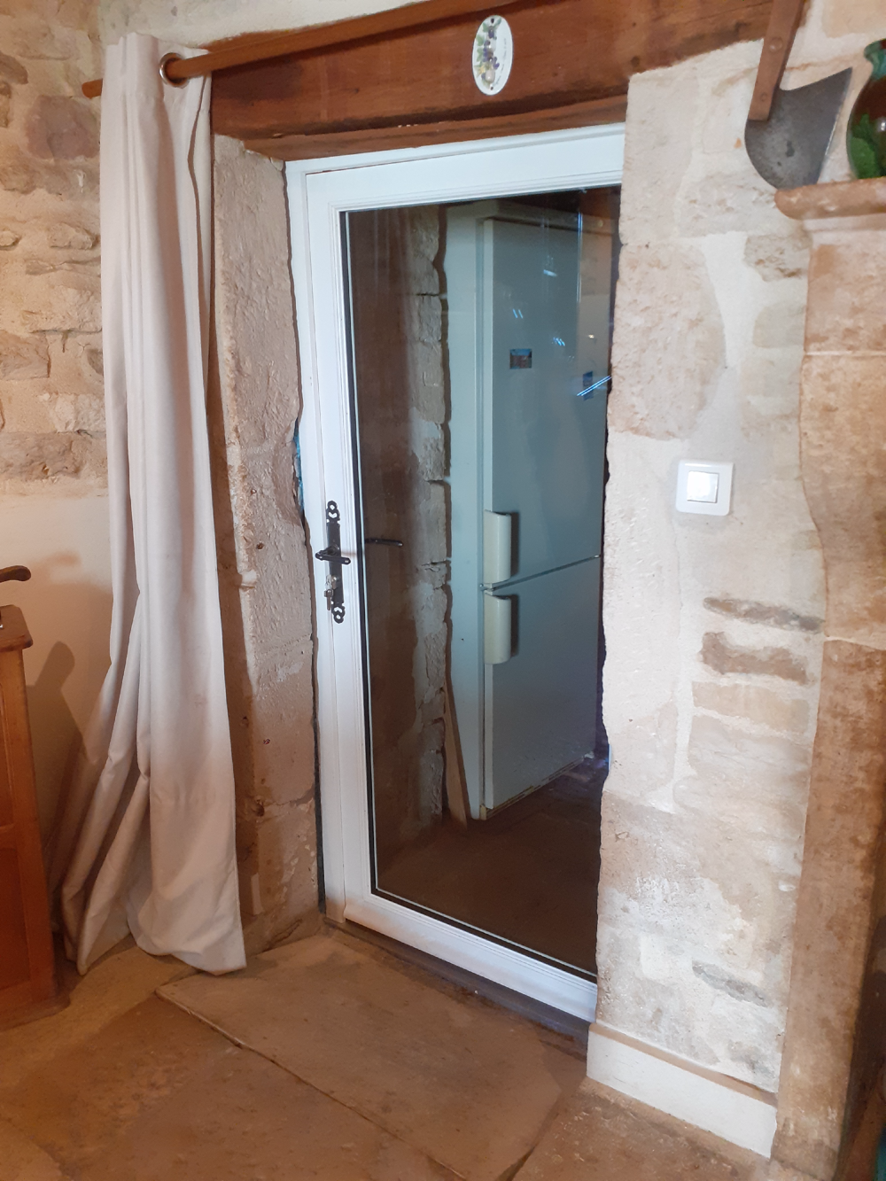 Pose porte isolante bois en intérieur entre Montbard et Avallon