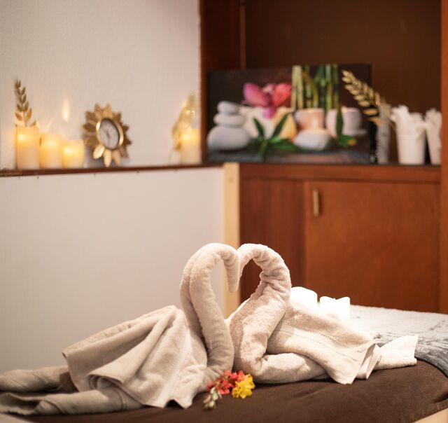 Instituts de beauté, Salons de coiffure & Tatouage