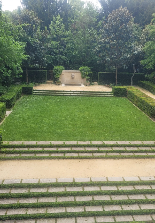 Terrasses et allées