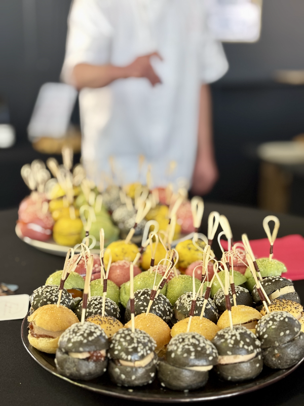 Vous organisez un événement d’entreprise et recherchez un traiteur capable de ravir vos convives ?