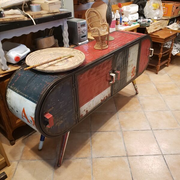 Il n'y a pas de petits objets...Il n'y a que de grandes histoires.