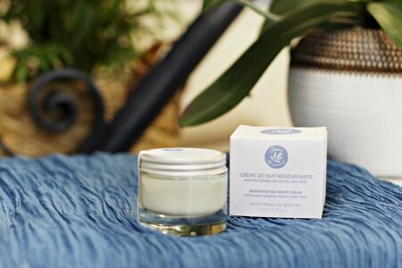 CREME DE NUIT REGENERANTE aux protéines de pastel anti-âge