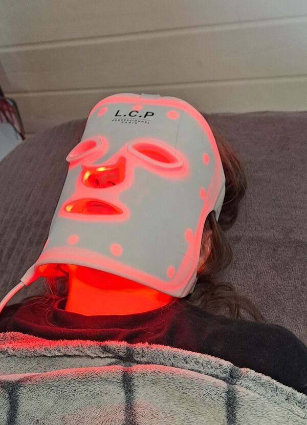 “Le masque LED : une lumière au service de votre peau”