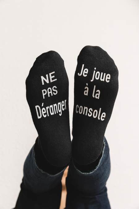 Chaussettes de sport homme avec l’inscription sous les pieds "Ne pas déranger, je joue à la console" 