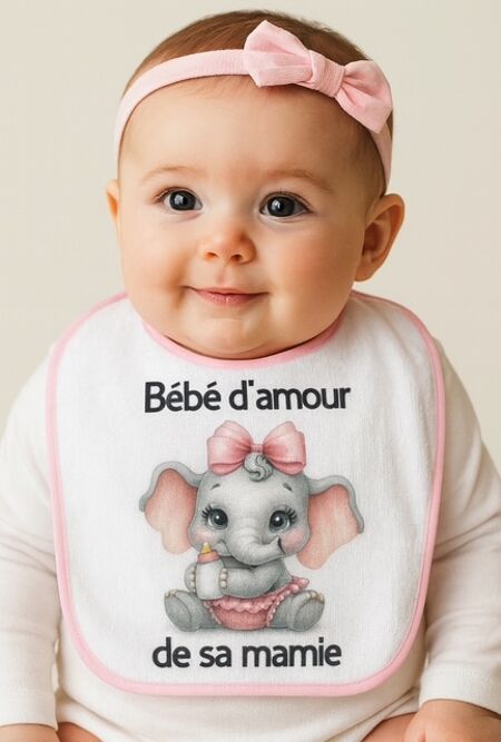 Bavoir rose "Bébé d’amour de sa mamie" 
