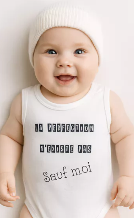 👶 Body bébé – “La perfection n’existe pas… sauf moi” ✨