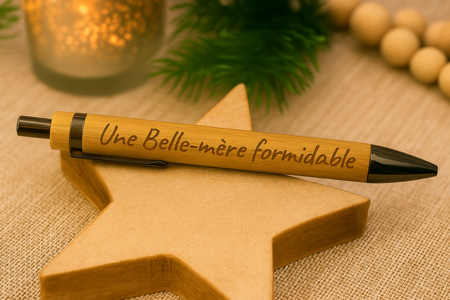 🖊️ Stylo en bambou gravé « Une belle-mère formidable »