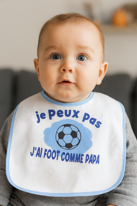 Bavoir bleu  « je peux pas j’ai foot comme papa »