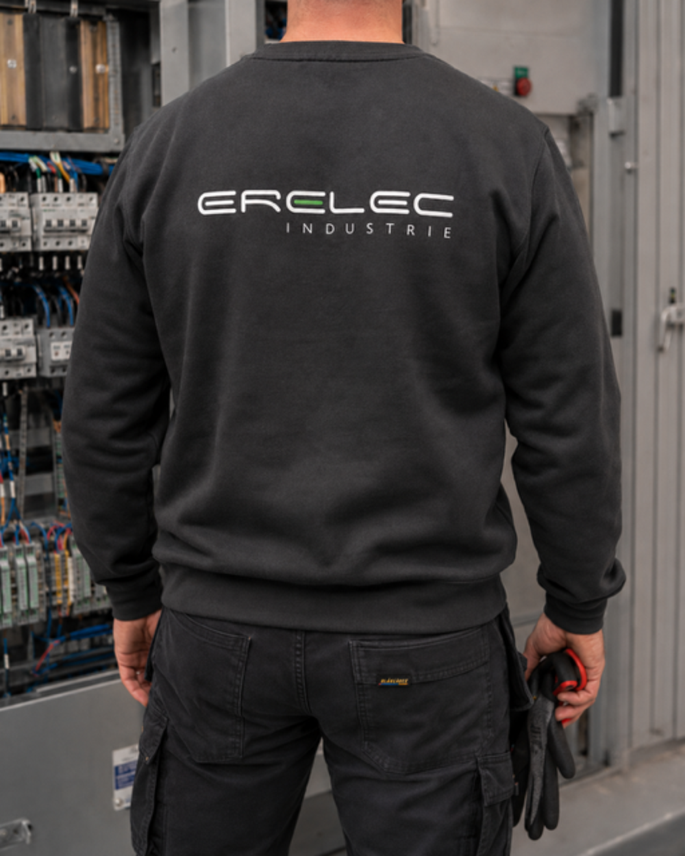 Sweat logo dans le dos