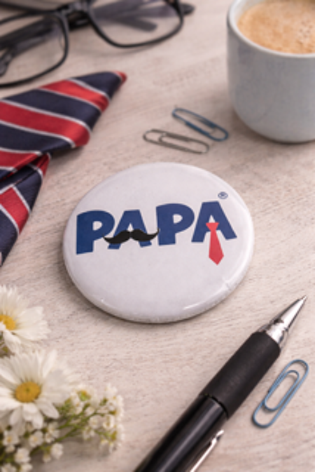 🎉 Badge « Papa – Moustache & Cravate »