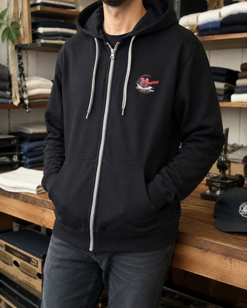 veste a capuche fine noir avec logo