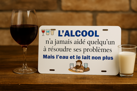  plaque humoristique l'alcool n'a jamais aidé quelqu'un à résoudre ses problèmes mais l'eau et le lait non plus 
