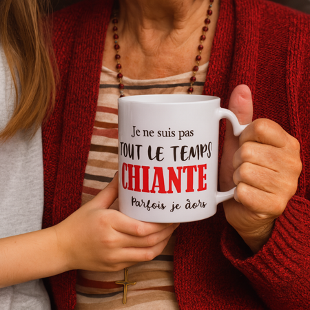 Mug anse cœur – “Je ne suis pas tout le temps chiante, parfois je dors” 