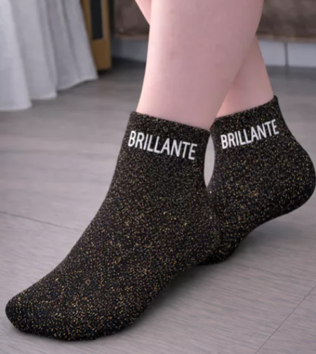  Chaussettes à paillettes « Brillante » – Parce que la discrétion, c’est surfait ✨