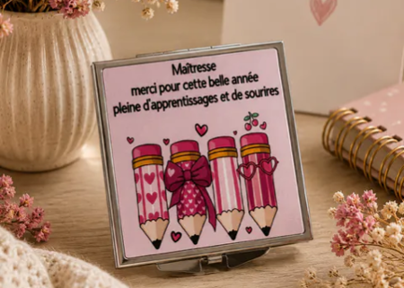 miroir de poche 🪞🌸 Merci Maîtresse pour cette belle année pleine d'apprentissages et de sourires 🌸🪞