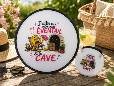 Éventail pliant personnalisé "J’alterne entre mon éventail et la cave" 🍷🌸😂