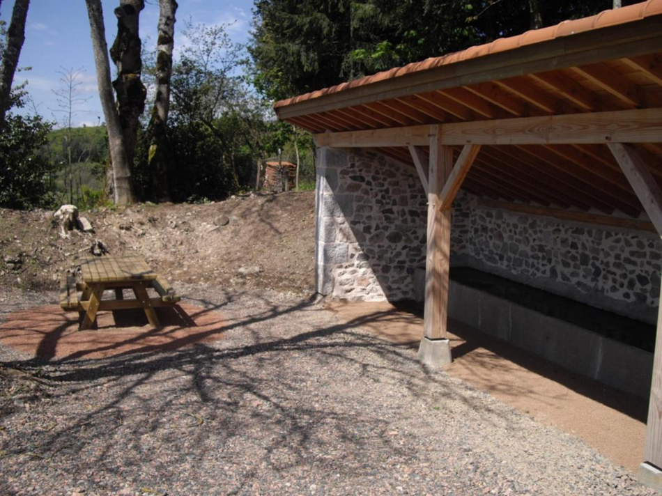 Aire de pique nique du lavoir de Montloup Logo